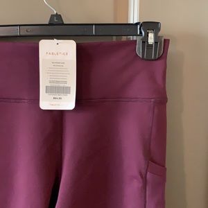 NWT Fabletics Mila Pocket Capri Burgundy Large